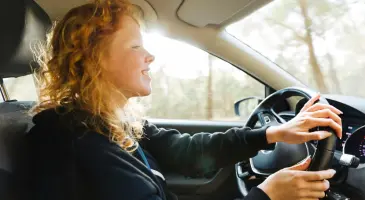 Женщина с правами за рулём: стереотипы и реальность